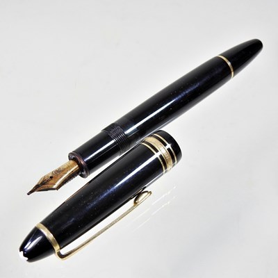 Lot 44 - A Mont Blanc black lacquer Meisterstuck...