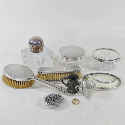 Lot 112 - An Edwardian silver mounted glass inkwell,...