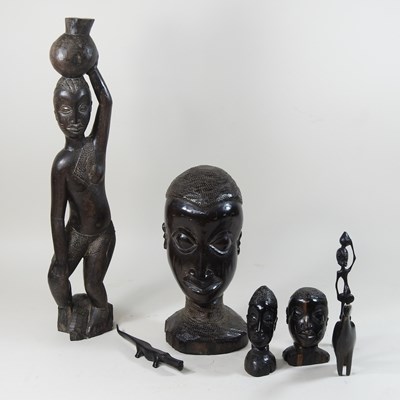 Lot 160 - An early 20th century African carved wooden head