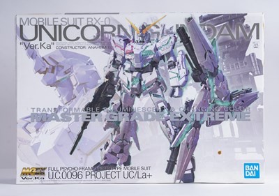 Lot 370 - A Bandai 1/100th scale Unicorn Gundam Mobile...