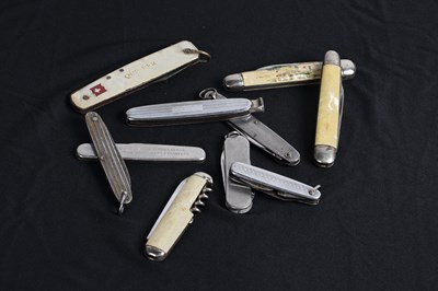 Lot 124 - A collection of ten various pocket knives,...