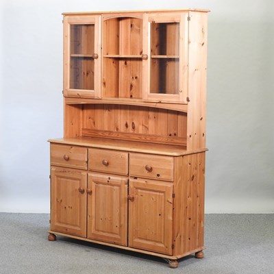 Lot 393 - A modern pine dresser