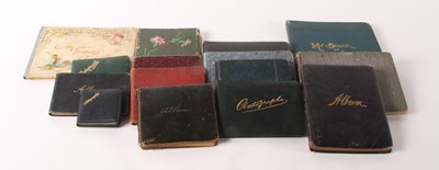 Lot 425 - A collection of vintage autograph and sketch...