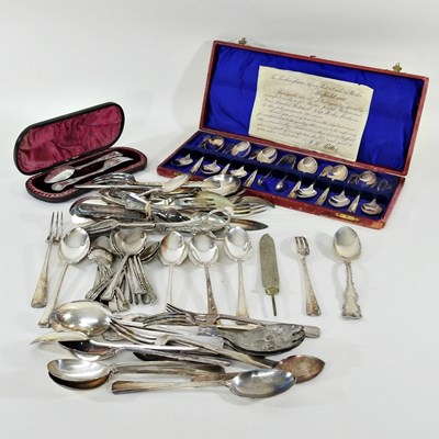 Lot 340 - A set of twelve early 20th century teaspoons,...