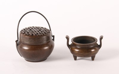 Lot 139 - A small Chinese bronze censer, h.5.5cm,...