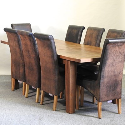 Lot 527 - A modern light oak extending dining table