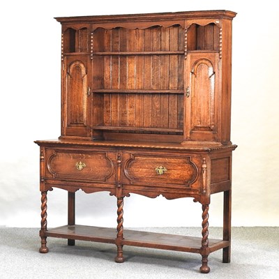 Lot 572 - A 1920's oak dresser