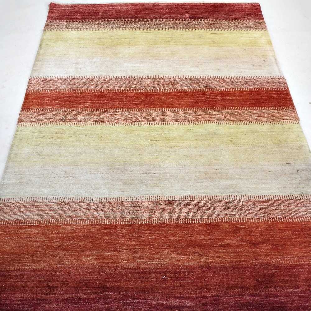 Horizontal Line Rug Lot 288 - A modern rug, with horizontal lines, 285 x