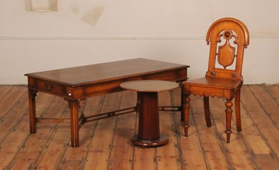 Lot 427 - A Victorian oak hall chair, seat height 45cm,...