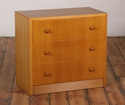 Lot 343 - A Herbert Gibbs oak chest of drawers, h61 x...