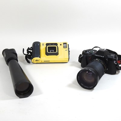 Lot 205 - A collection of cameras and accessories