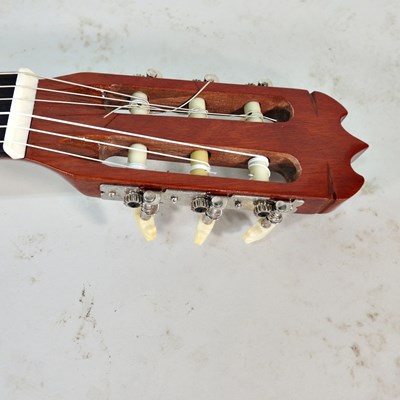 Lot 136 - A Hondo H308 acoustic guitar
