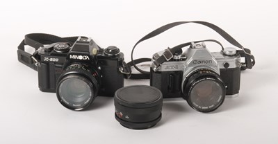 Lot 257 - A collection of vintage cameras and lenses,...