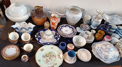 Lot 175 - A collection of mixed ceramics