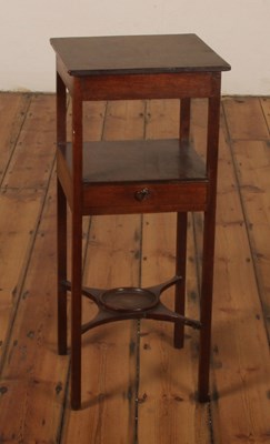 Lot 418 - A Georgian mahogany wash stand