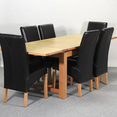 Lot 433 - A modern oak draw leaf extending table