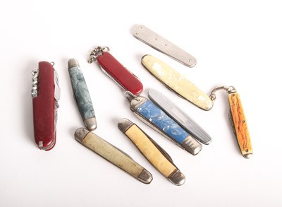 Lot 126 - A collection of ten various pocket knives