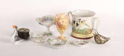 Lot 174 - A collection of ceramics, to include a Royal...