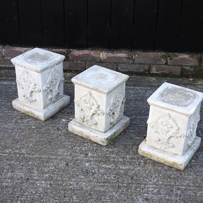 Lot 324 - A galvanised trough