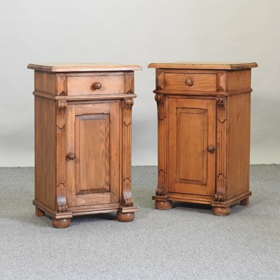 Lot 434 - A pair of pine bedside cabinets