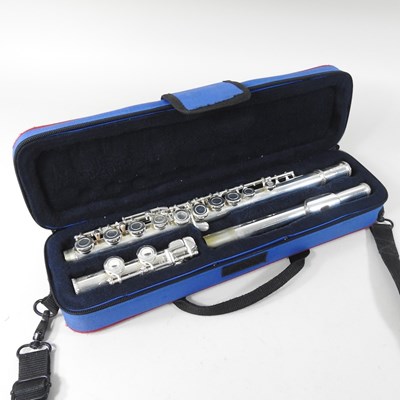 Lot 179 - A 20th century flute