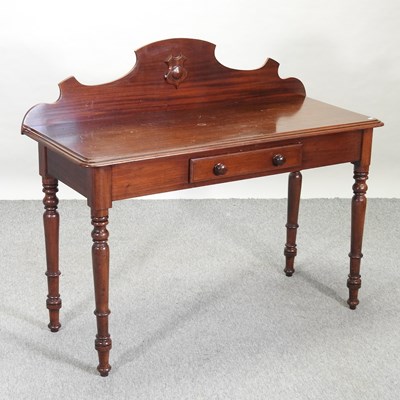 Lot 525 - A Victorian mahogany side table