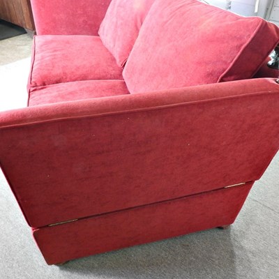 Lot 396 - A modern red upholstered knowle sofa