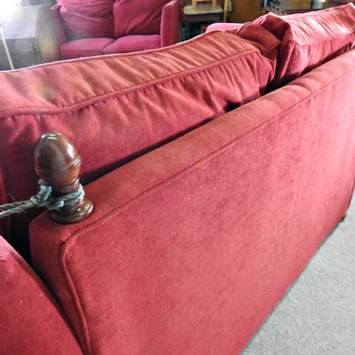 Lot 396 - A modern red upholstered knowle sofa