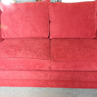 Lot 396 - A modern red upholstered knowle sofa