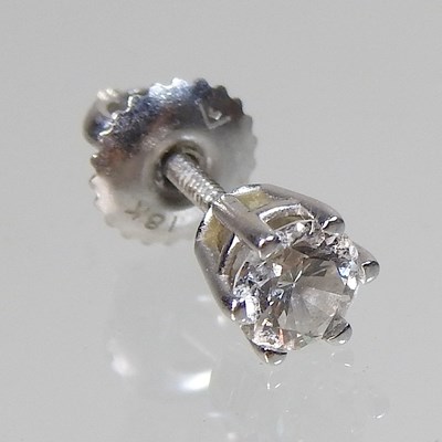 Lot 14 - A platinum and diamond single stud earring