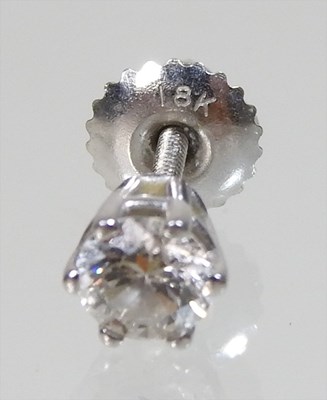 Lot 14 - A platinum and diamond single stud earring