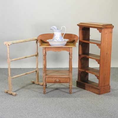 Lot 444 - An antique wash stand