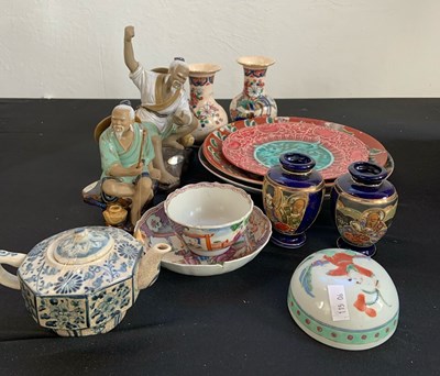 Lot 410 - A collection of Chinese and Japanese pottery,...