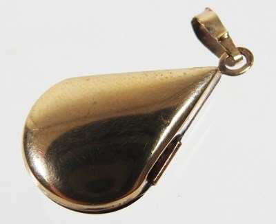 Lot 149 - A 9 carat gold pendant, in the form of a...