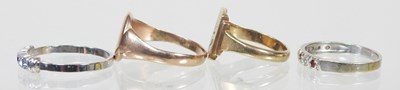 Lot 99 - A 9 carat gold signet ring, engraved with...
