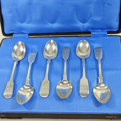 Lot 58 - A matched set of six Victorian silver teaspoons