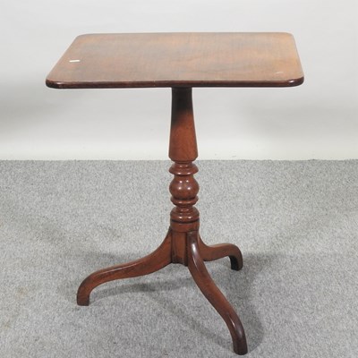 Lot 419 - A Victorian mahogany tilt top occasional table