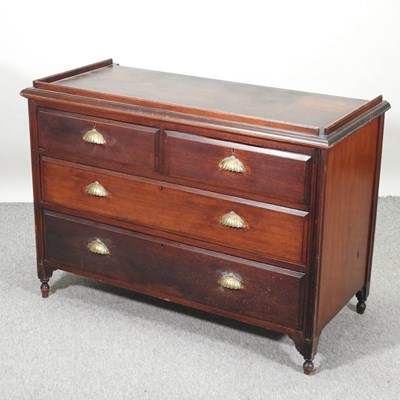 Lot 632 - An Edwardian mahogany chest