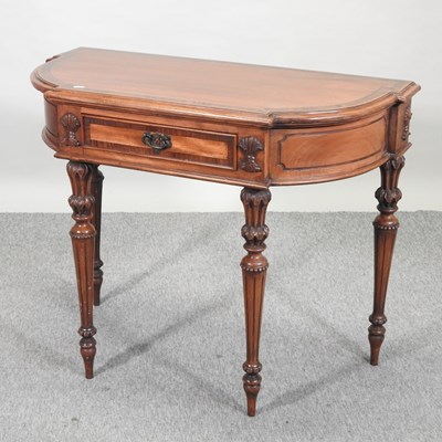 Lot 299 - A 20th century hardwood and crossbanded hall table