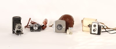 Lot 446 - A collection of vintage cameras