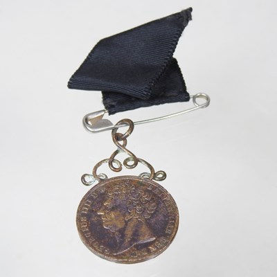 Lot 41 - A George V sovereign, mounted in 9 carat gold...