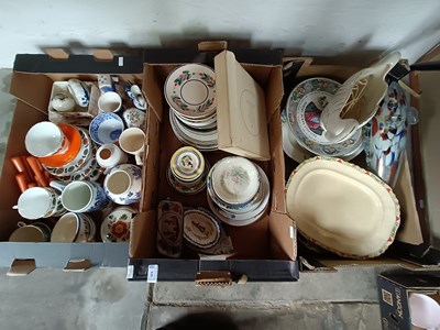 Lot 426 - A collection of mixed ceramics, to include...