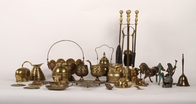Lot 432 - A collection of metalwares, mostly brass,...