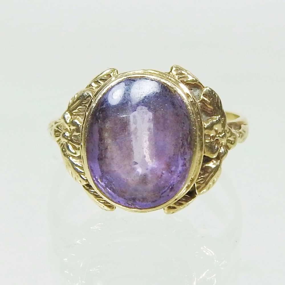 Lot 10 - A 9 carat gold cabochon ring, 3.4g, size Q, boxed