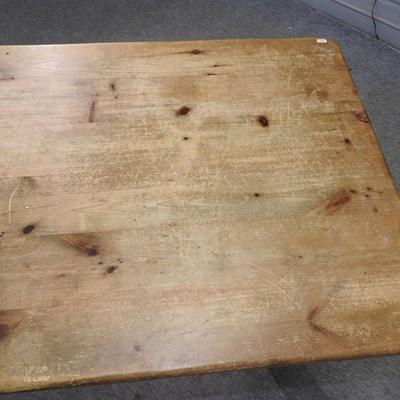 Lot 61 - A pine kitchen table