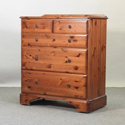 Lot 394 - A modern pine chest of drawers