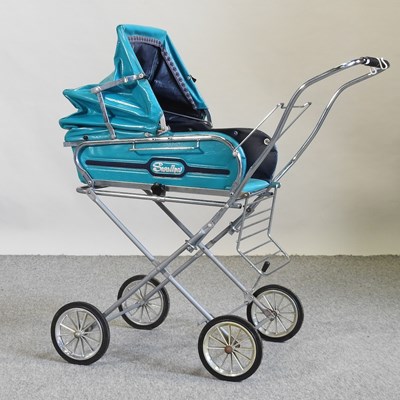 Lot 391 - A Swallow vintage child's pram