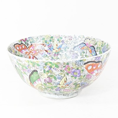 Lot 342 - A large Chinese bowl, decorated with...