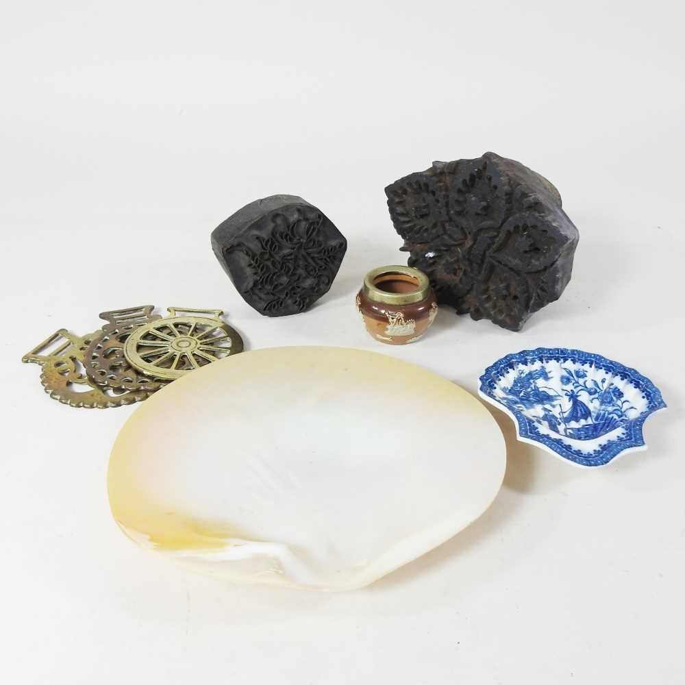 Lot 323 - An 18th century Caughley porcelain salopian