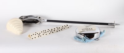 Lot 375 - A 1950s Featherwate folding shooting stick,...